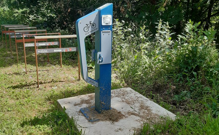 Photo Borne de recharge VAE – Saint Julien d'Intres (Dolce Via)