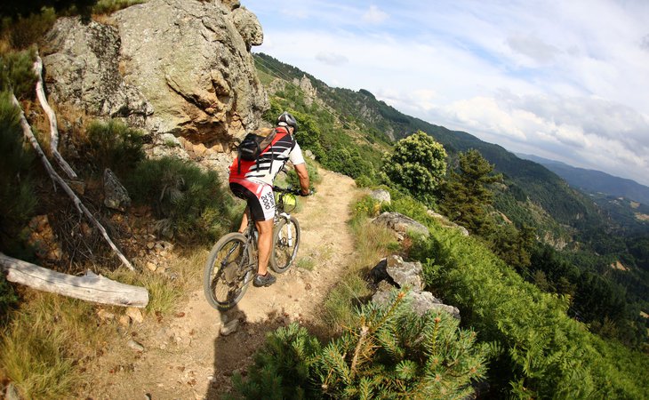 Photo Le Seigneur de Rochebonne -VTT FFC N°32 Rouge