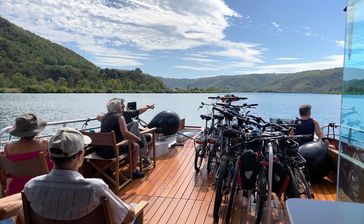 Photo The “Bleu-Vert-Vapeur” loop on the Dolce Via with boat and steam train from Lamastre - La Compagnie des Canotiers
