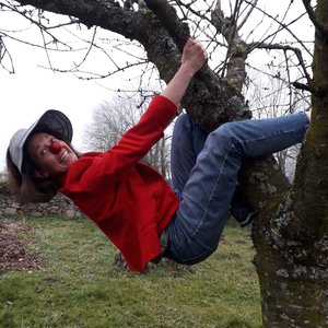 Balade clownée à la recherche de Colette la violette
