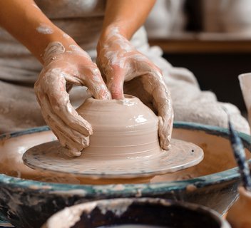Photo Stage "Poterie : initiation au tournage" pour adultes | durée 6h sur 2 jours