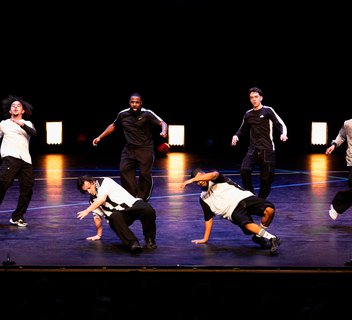 Photo Spectacle : Joga Bonito | Danse hip-hop et foot freestyle