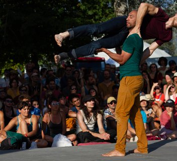 Photo Spectacle "Ex-Change" du collectif Nakama (duo danse/cirque)