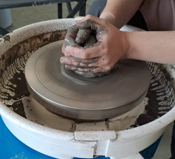 Photo Atelier "Poterie : découverte du tour" à partir de 14 ans | durée 2h30