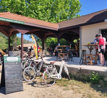 Photo Le Quai des Haltes - Salon de cafés/thés et boutique du terroir (street food et vente à emporter)