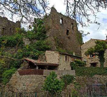 Photo Gîte du rocher du château de Retourtour