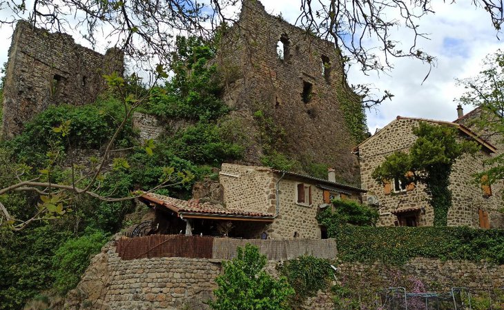 Photo Gîte du rocher du château de Retourtour