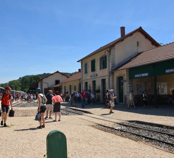 Photo Picnic area of the train station