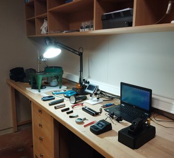 Photo Démonstration de la cristallisation du Bismuth et découverte de la gemmologie : Les échappées estivales !