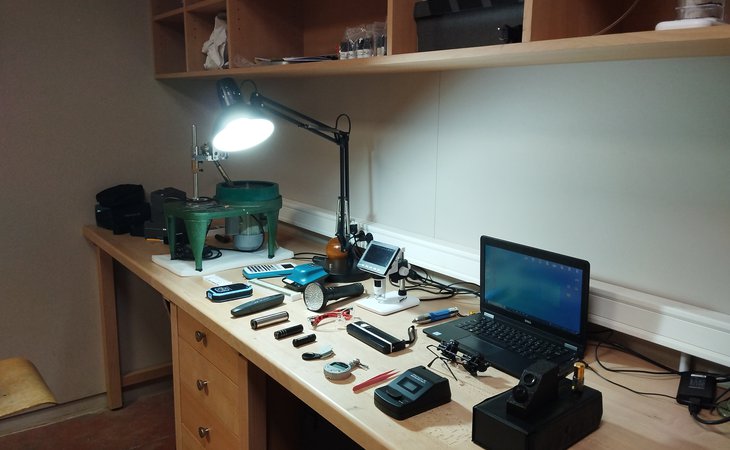 Photo Démonstration de la cristallisation du Bismuth et découverte de la gemmologie : Les échappées estivales !